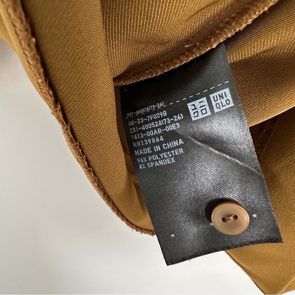 Uniqlo XS moss green blouse - Picture 4 of 5